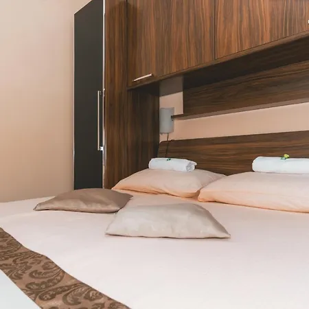 Sandalj Bed & Breakfast 3*