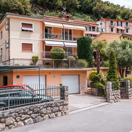 Sandalj Bed & Breakfast 3*