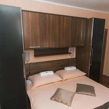 Sandalj 3* Moscenicka Draga